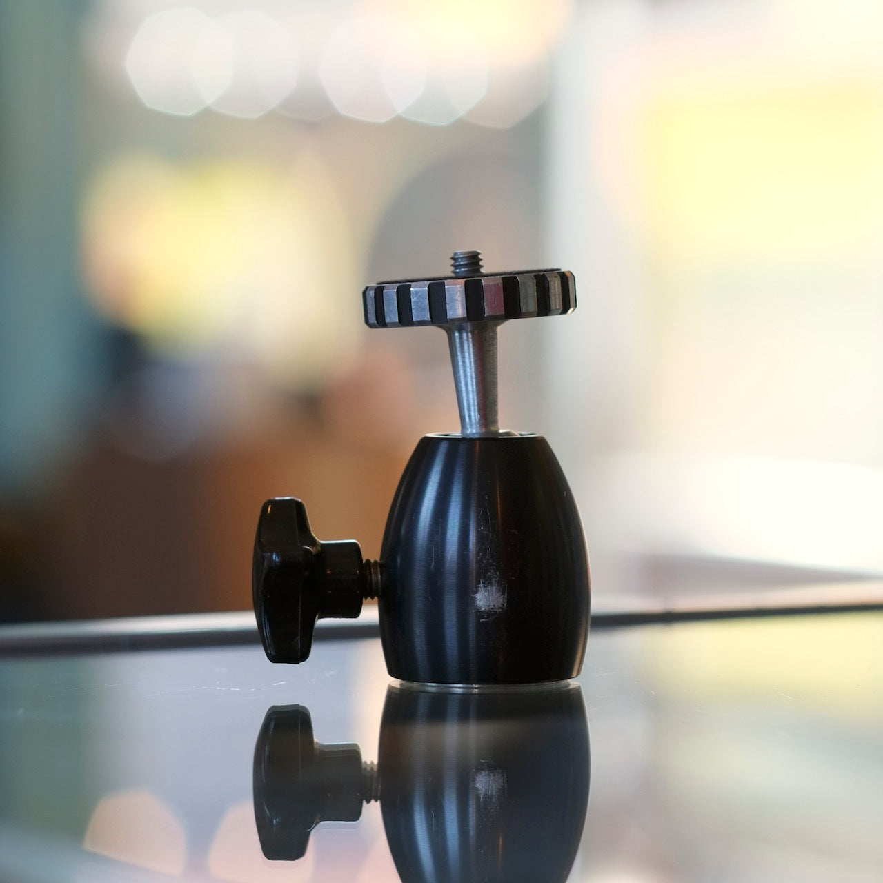 Compact ball head