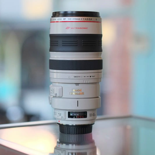 Canon EF 100-400mm f/4.5-5.6L IS USM.