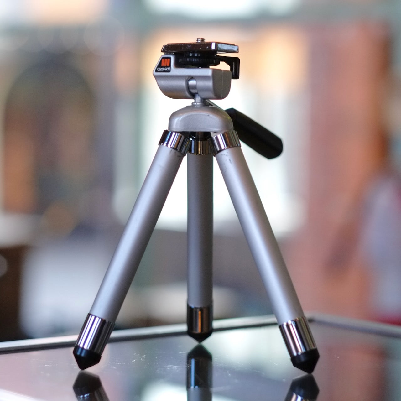 Crown tabletop tripod
