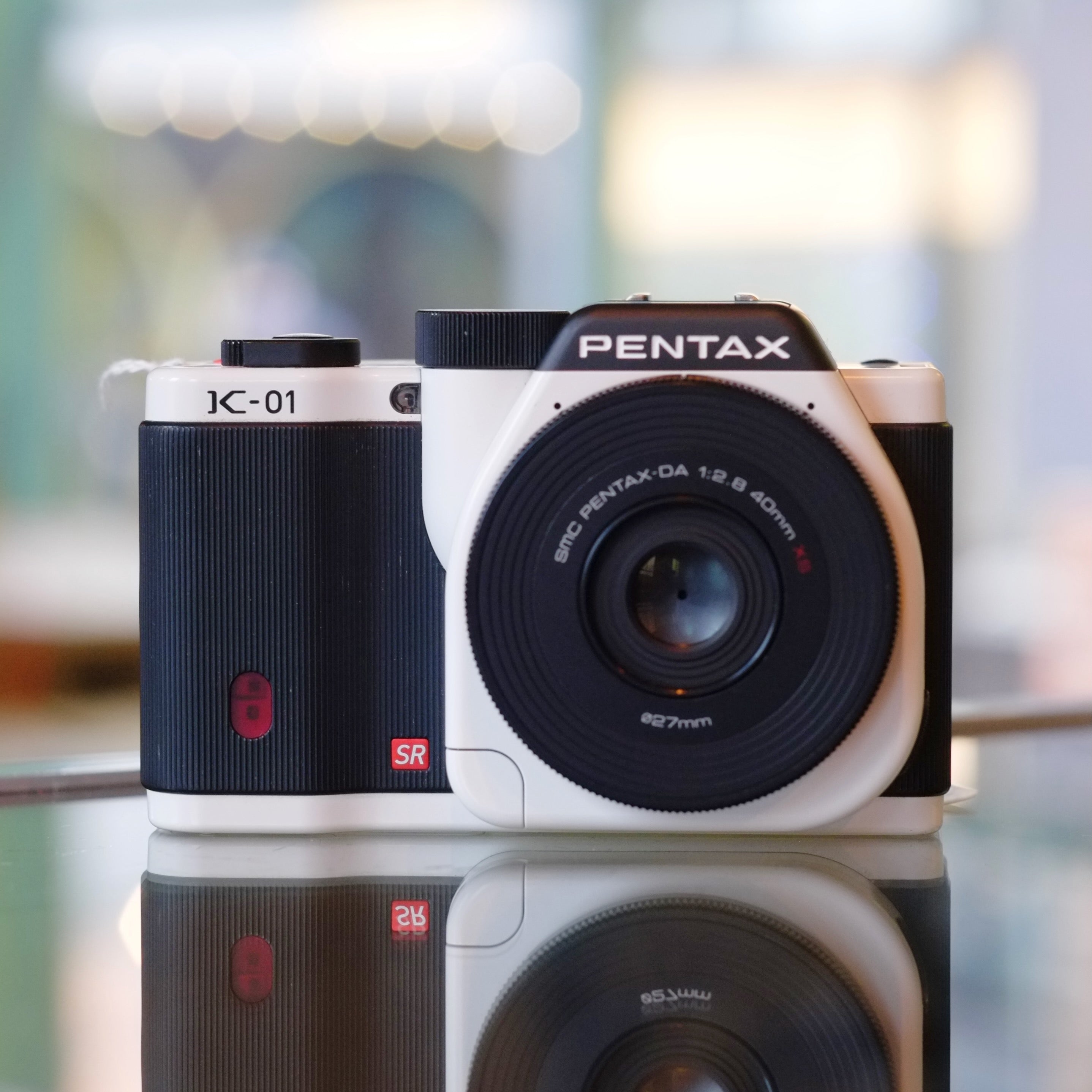 PENTAX K-01 ボディ+ DA 40 mm f / 2.8 XSレンズ Pentax K-01 with 40mm f2.8 XS – Camera Traders