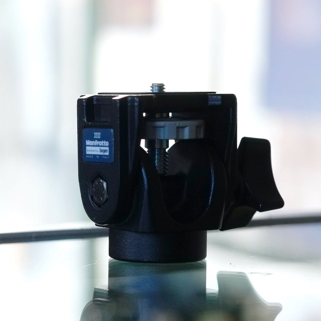 Bogen 3232 (AKA Manfrotto 234)