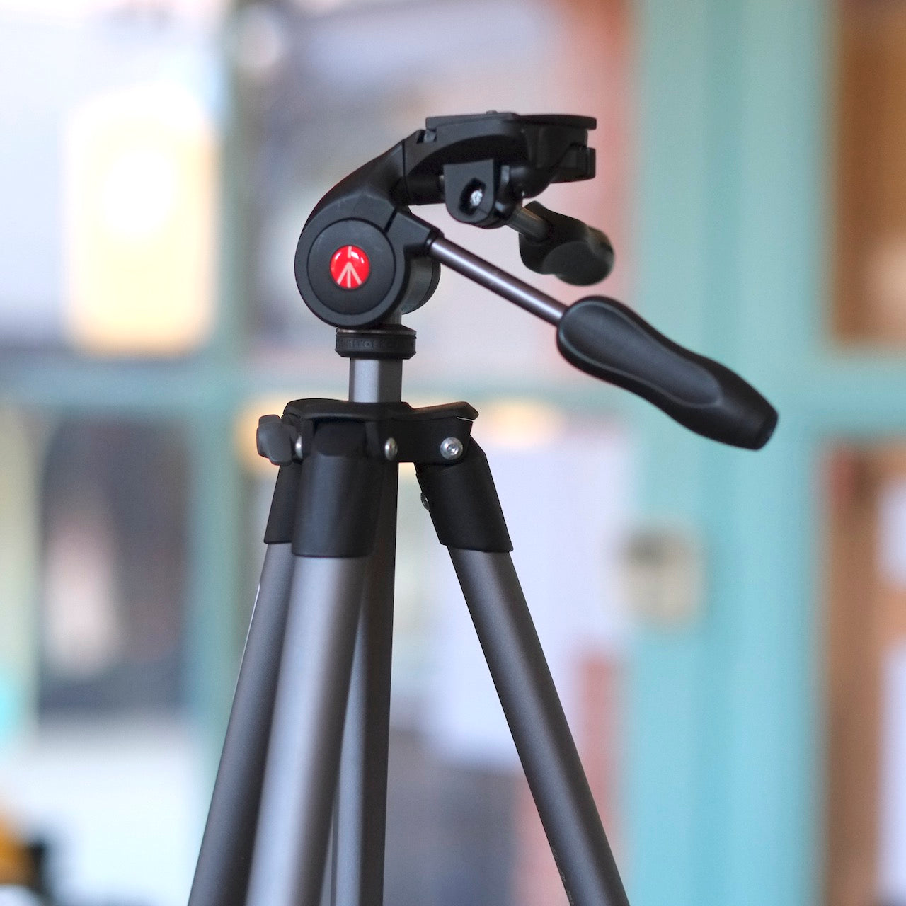 Manfrotto Compact Advanced tripod w/ three-way head