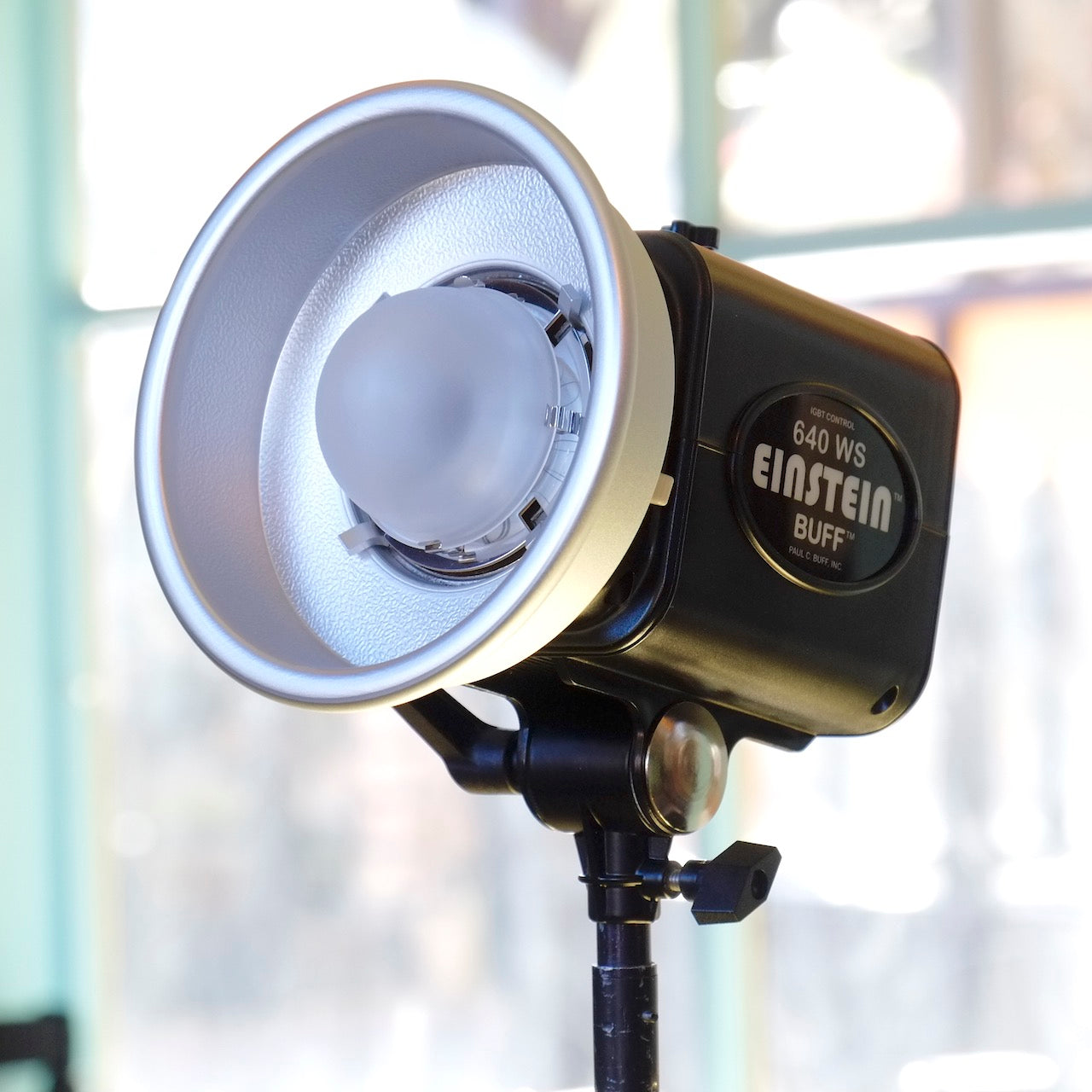Paul C Buff Einstein E640