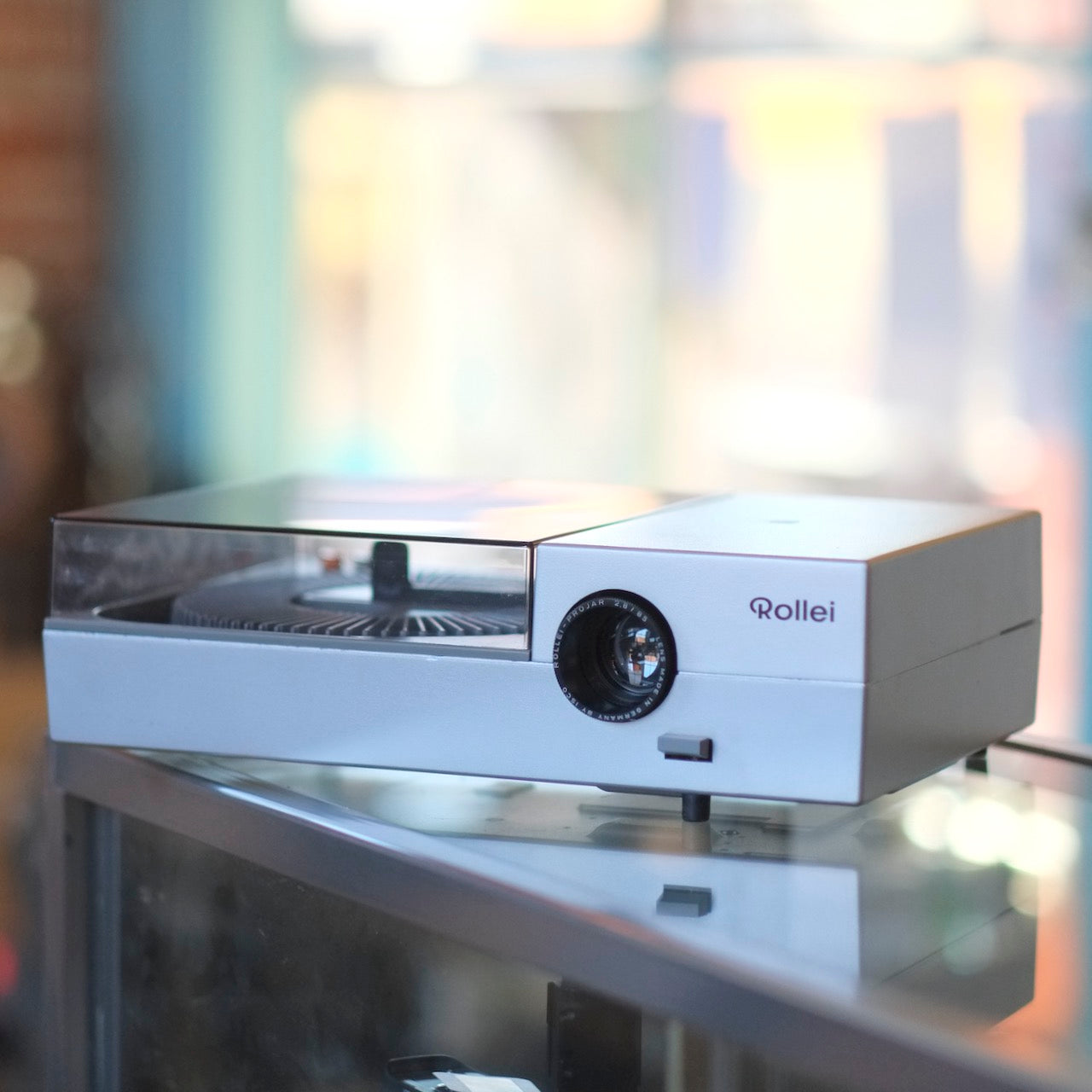 Rollei P37E slide projector and trays