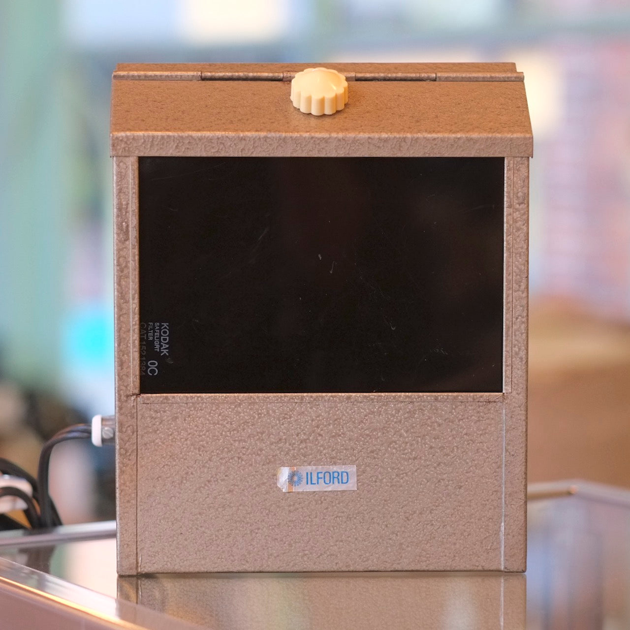Lampe Safelight Vntg, Kodak Utility modèle C, avec support et Lampe Safelight Vntg, Kodak Utility modèle C, avec support et
