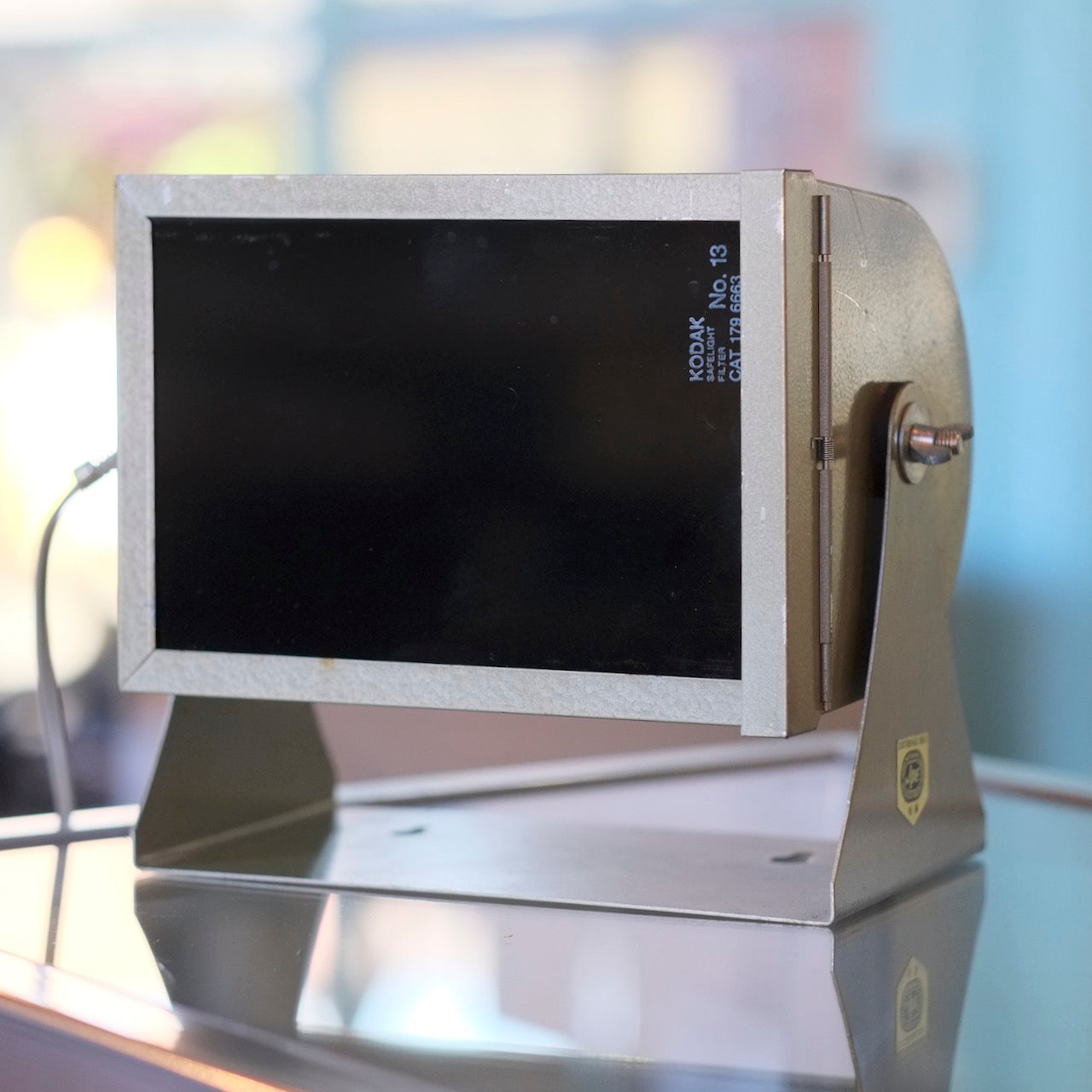 Hansa safelight with Kodak No.13 filter