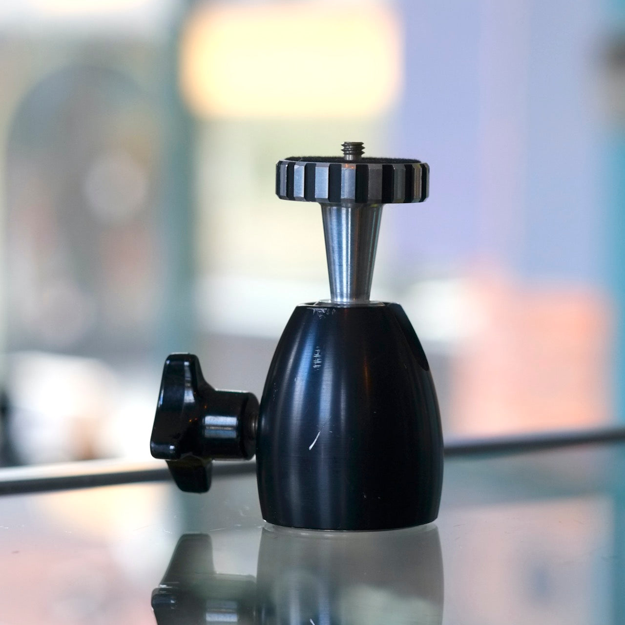 Compact ball head