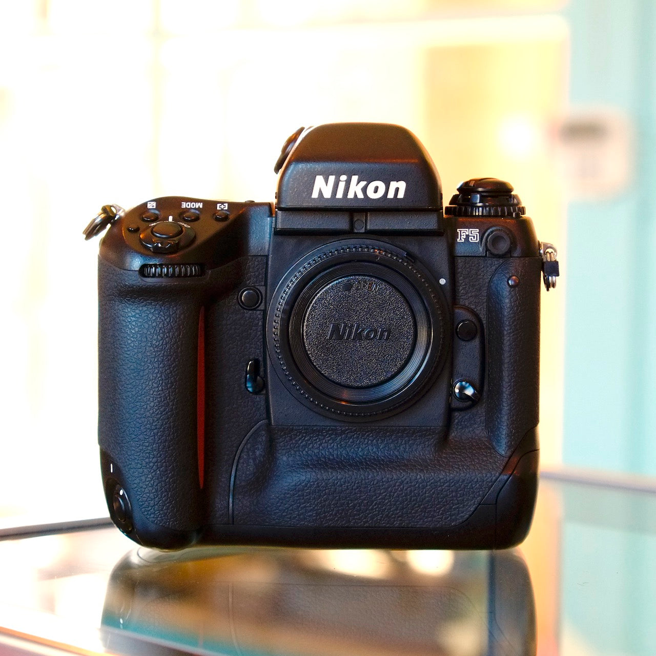 Nikon F5 - Main Image