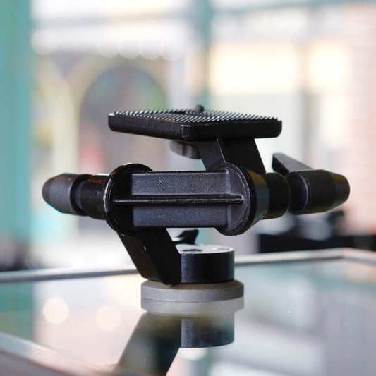 Bogen 3028 (AKA Manfrotto 115)