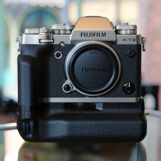 Fujifilm X-T3 with VG-XT3