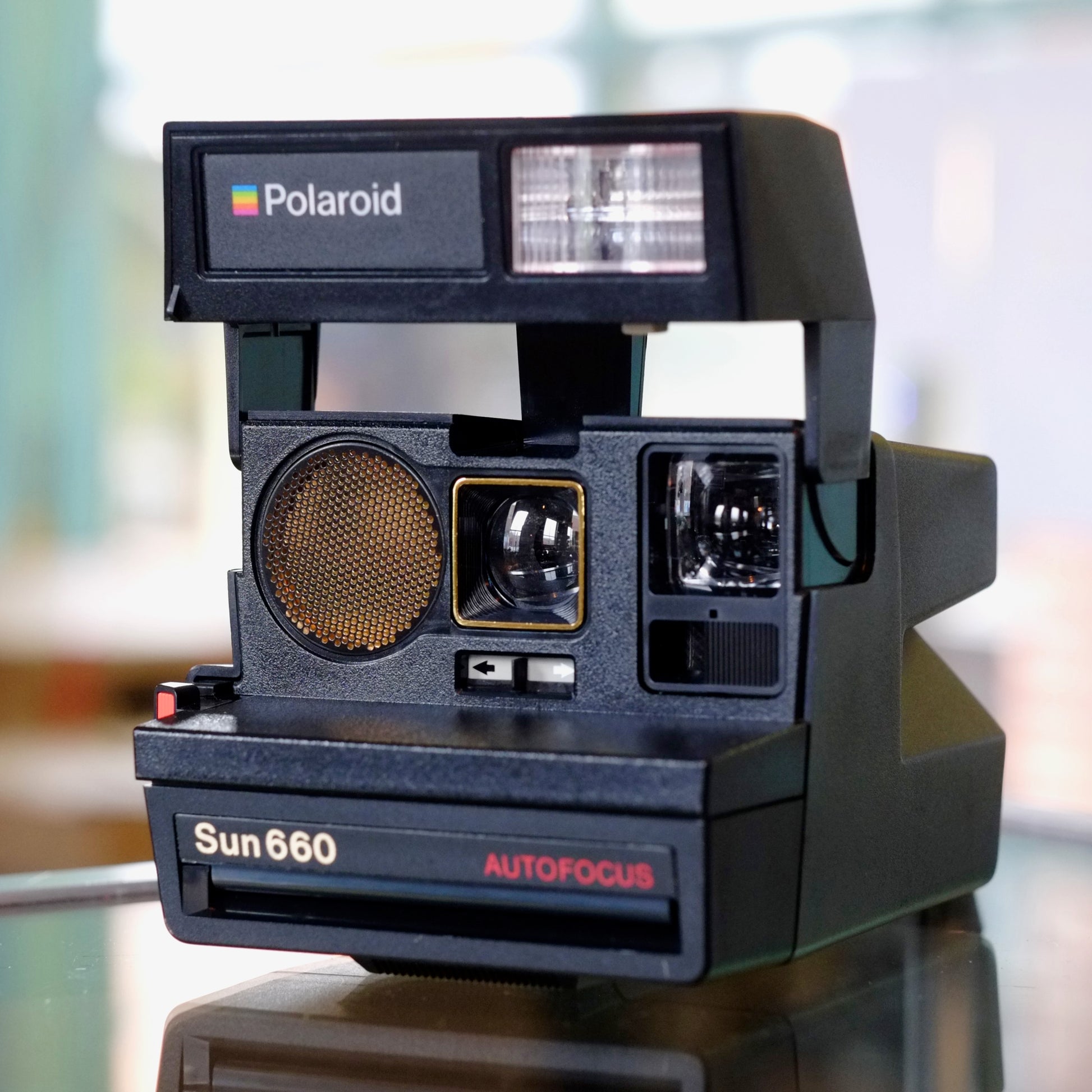 Appareil photo instantané Polaroid Autofocus 660 Land (numéro de série – New Wave Pool Appareil photo instantané Polaroid Autofocus 660 Land (numéro de série – New Wave Pool