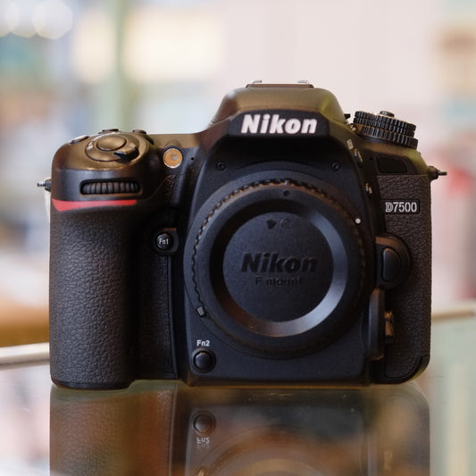 Nikon D7500