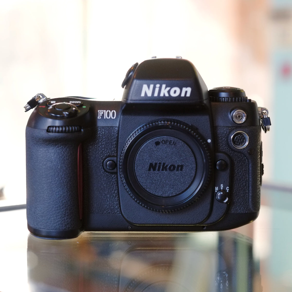 Nikon F100
