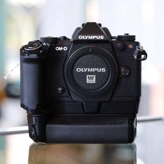 Olympus OM-D E-M5 II