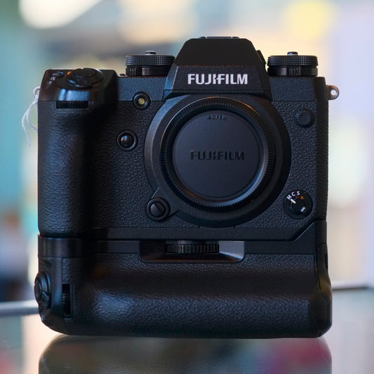 Fujifilm X-H1 with Power Booster Grip VPB-XH1